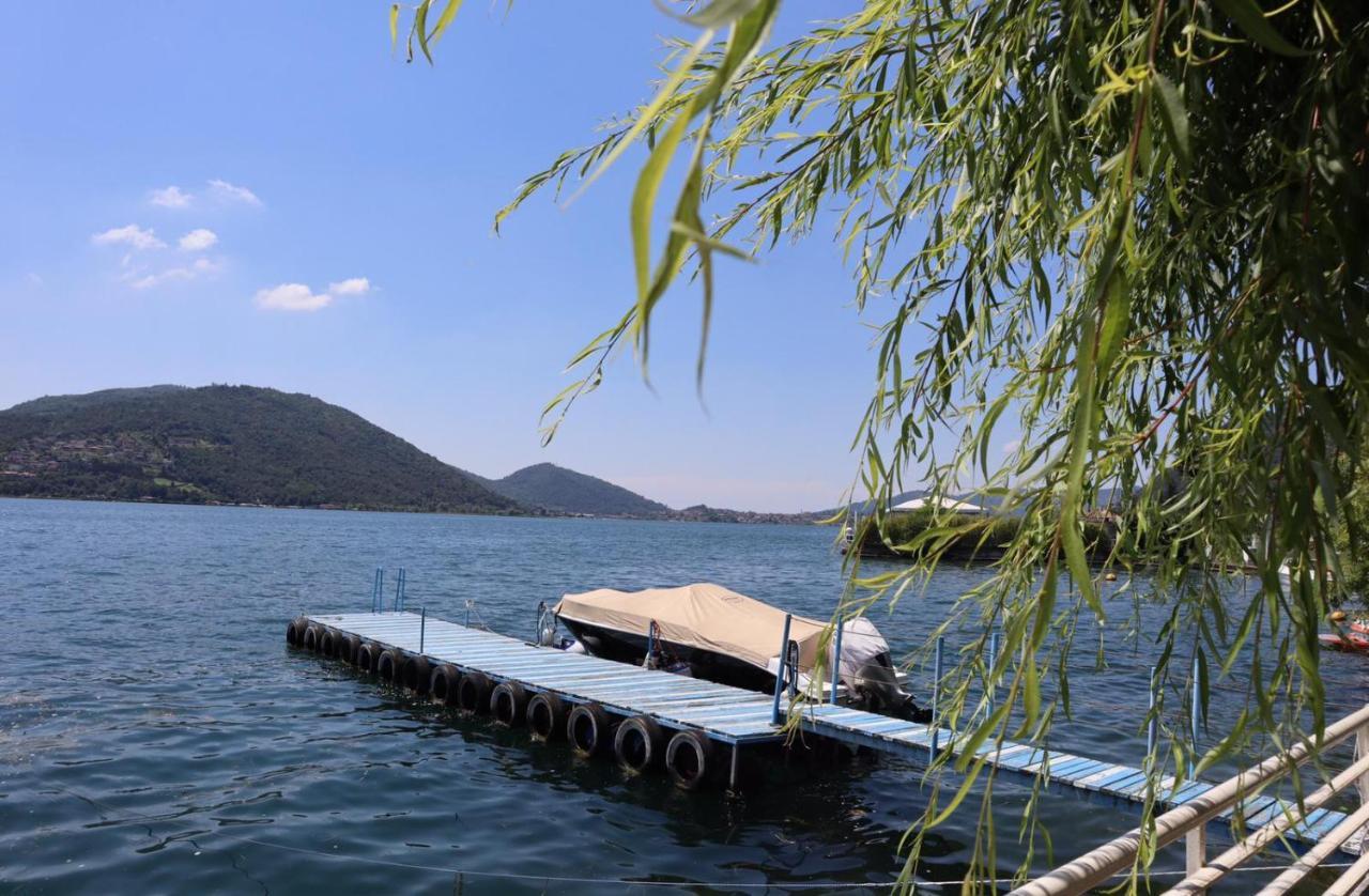 La Finestra "Sul Lago" Predore Exterior photo