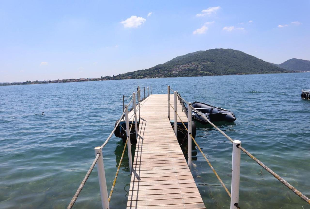 La Finestra "Sul Lago" Predore Exterior photo